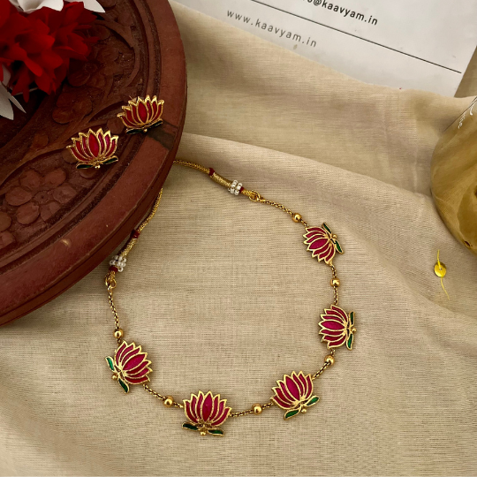 Lotus Choker