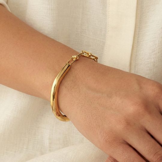 Gold Curved Chain Bracelet