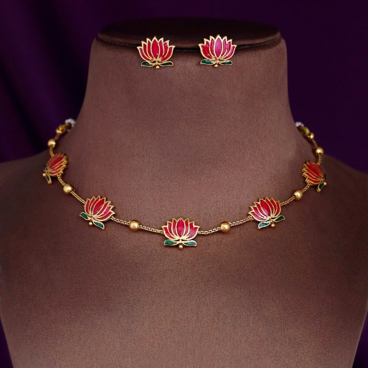 Lotus Choker
