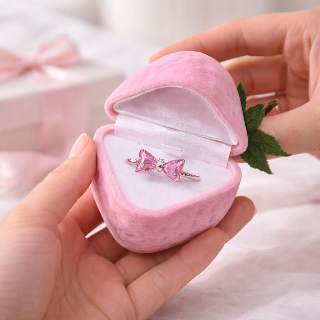 Strawberry Box With Bow Ring