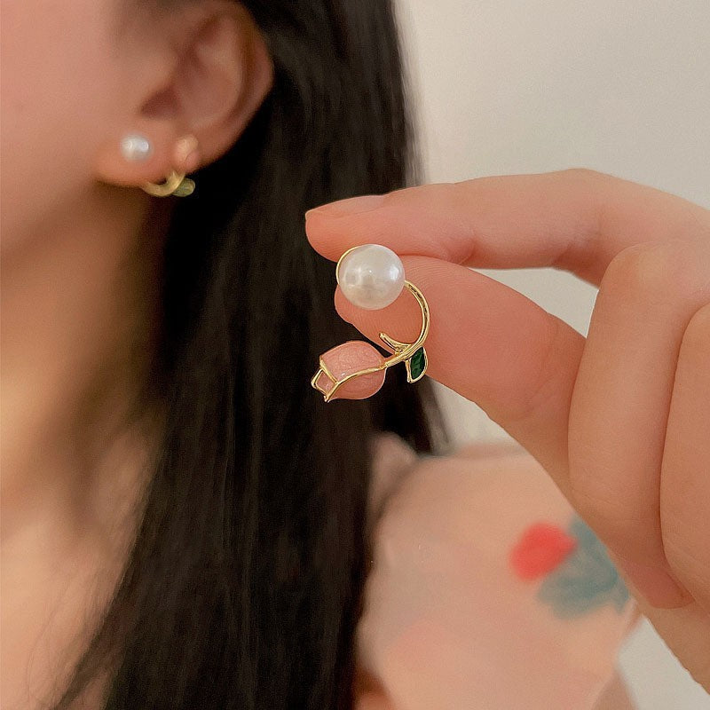 Tulip Pearl Earrings