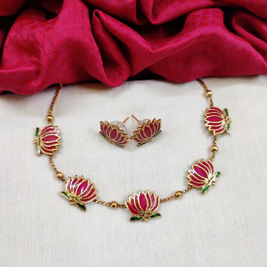 Lotus Choker