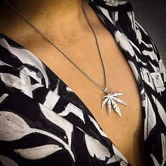 Leaf Pendant Necklace