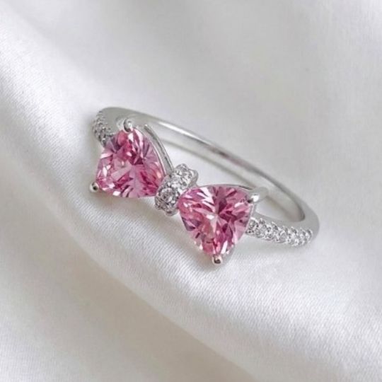 Strawberry Box With Bow Ring